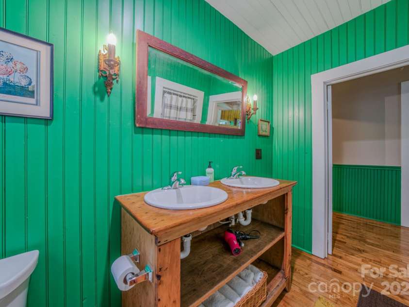 7 Bachelder Lane, Candler, NC 28715.  MLS# CAR4271857, YatesRealty ID 24801. 
