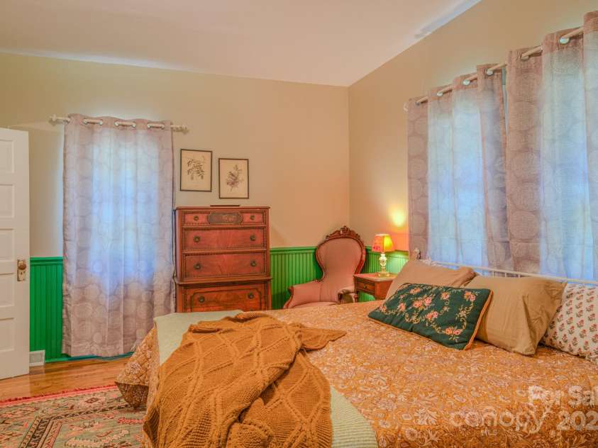 7 Bachelder Lane, Candler, NC 28715.  MLS# CAR4271857, YatesRealty ID 24801. 
