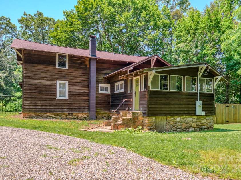 7 Bachelder Lane, Candler, NC 28715.  MLS# CAR4271857, YatesRealty ID 24801. 