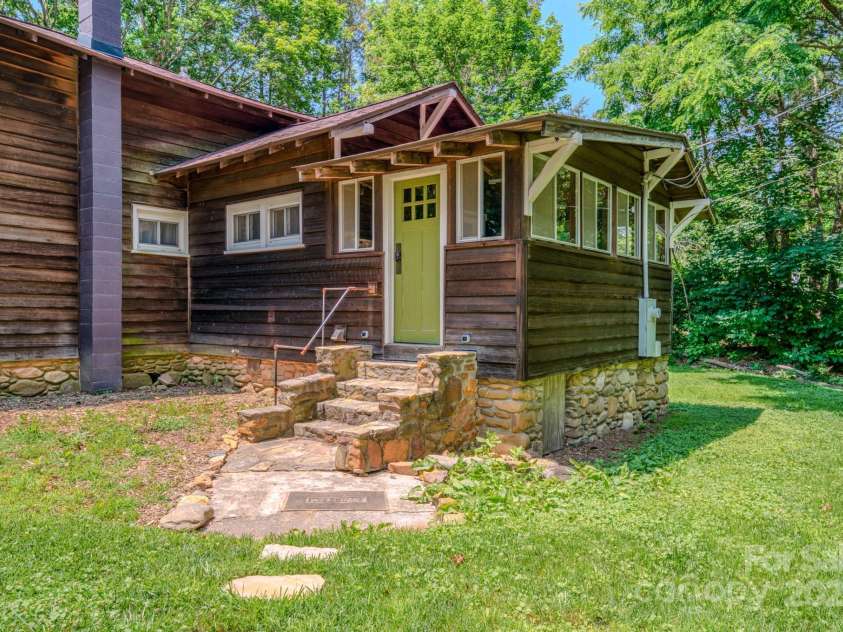 7 Bachelder Lane, Candler, NC 28715.  MLS# CAR4271857, YatesRealty ID 24801. 