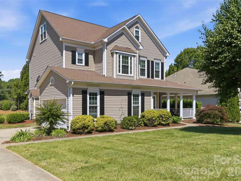124 Elizabeth Hearth Road, Mooresville, NC 28115.  MLS# CAR4380712, YatesRealty ID 24802. Side entry garage provides ample driveway space!
