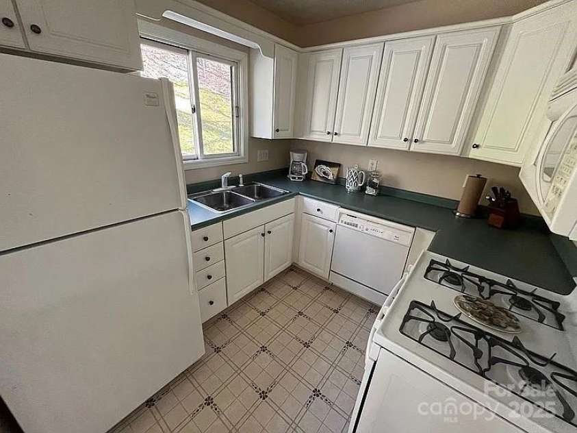 617 Norton Fork Road, Hot Springs, NC 28743.  MLS# CAR4274802, YatesRealty ID 24802. 