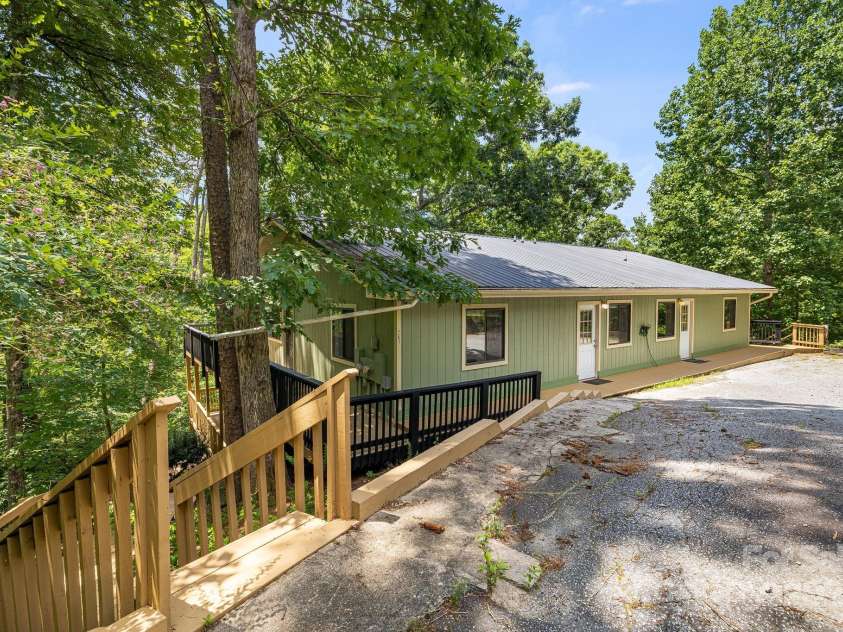 263 Shannons Walk, Lake Lure, NC 28746.  MLS# CAR4278822, YatesRealty ID 24803. 