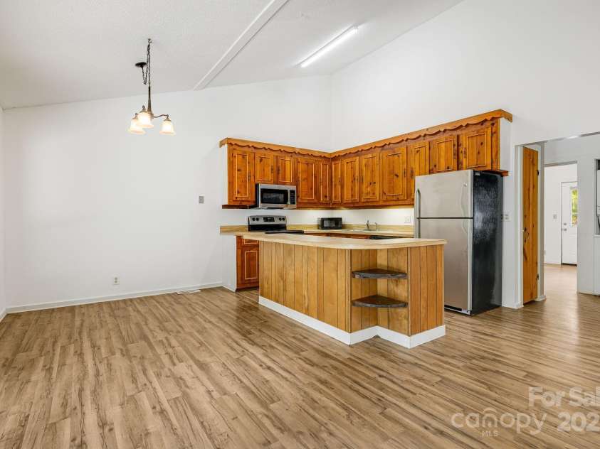 263 Shannons Walk, Lake Lure, NC 28746.  MLS# CAR4278822, YatesRealty ID 24803. 