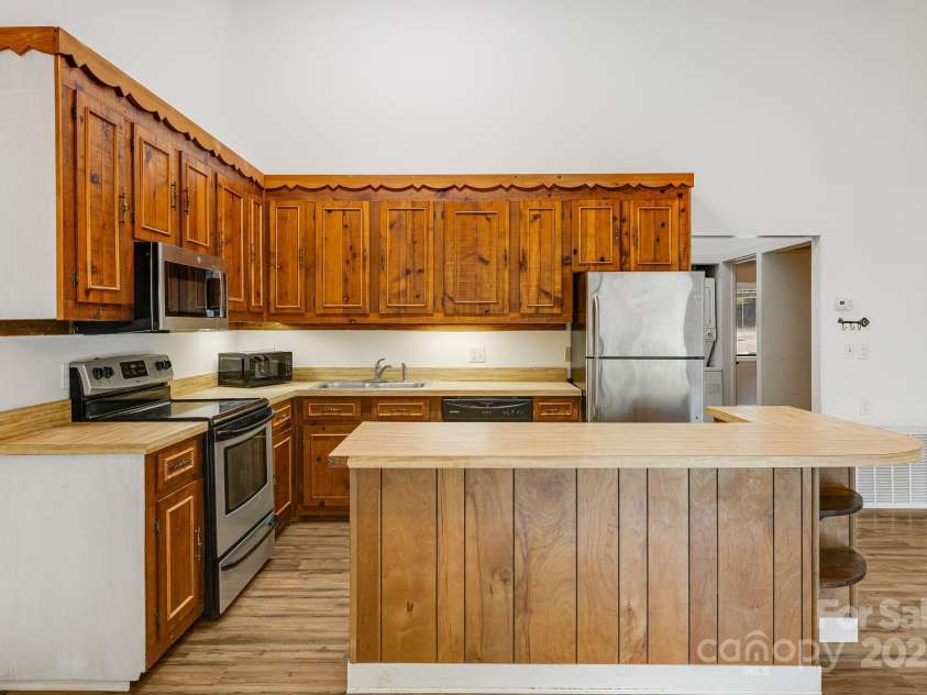 263 Shannons Walk, Lake Lure, NC 28746.  MLS# CAR4278822, YatesRealty ID 24803. 