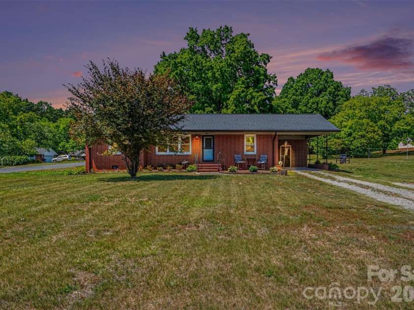 410 Airport Road, Kannapolis, NC 28081.  MLS# CAR4381676, YatesRealty ID 24804. 