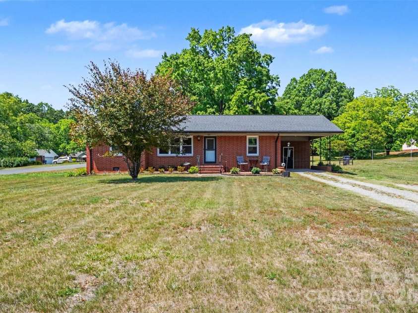 410 Airport Road, Kannapolis, NC 28081.  MLS# CAR4381676, YatesRealty ID 24804. 