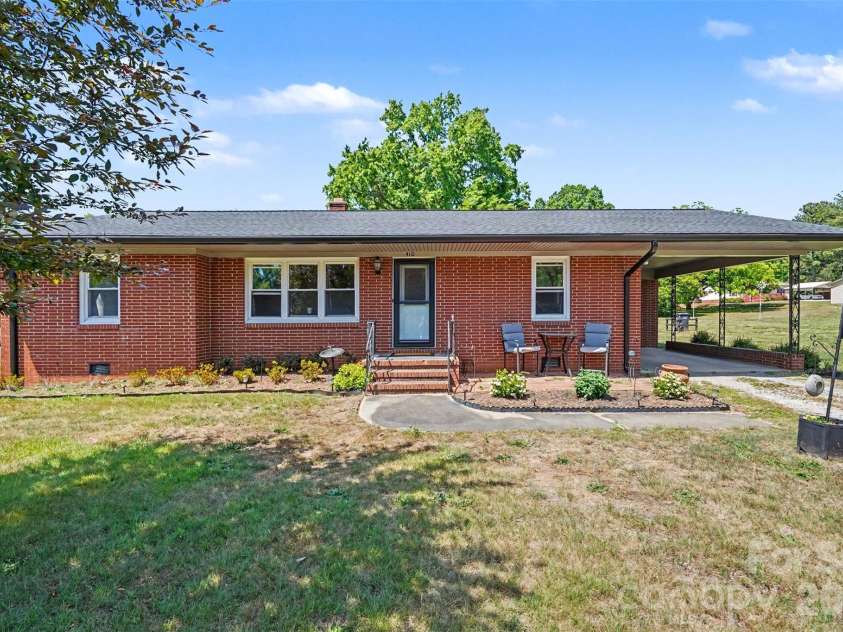 410 Airport Road, Kannapolis, NC 28081.  MLS# CAR4381676, YatesRealty ID 24804. 
