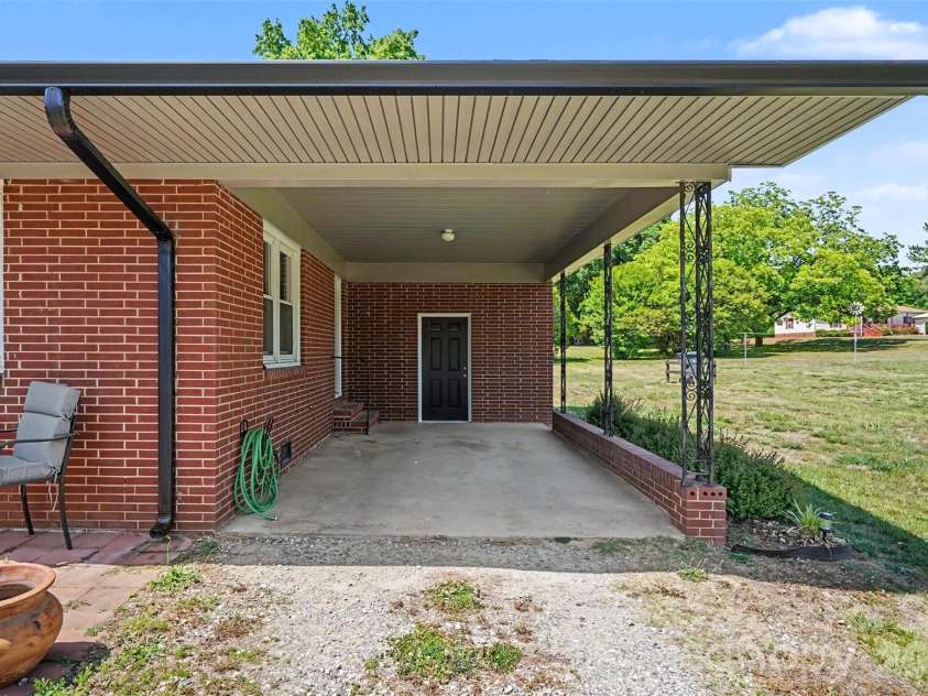410 Airport Road, Kannapolis, NC 28081.  MLS# CAR4381676, YatesRealty ID 24804. 