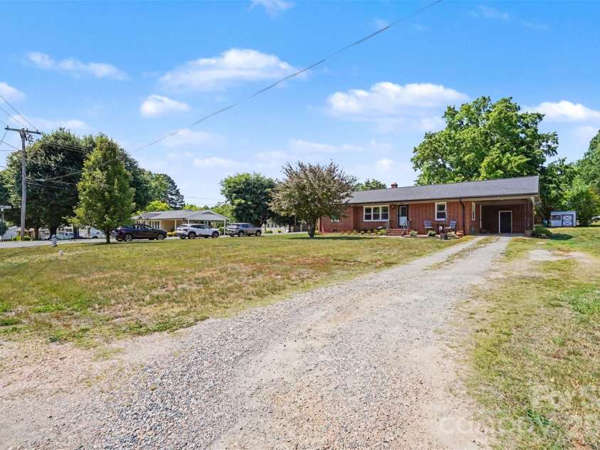 410 Airport Road, Kannapolis, NC 28081.  MLS# CAR4381676, YatesRealty ID 24804. 