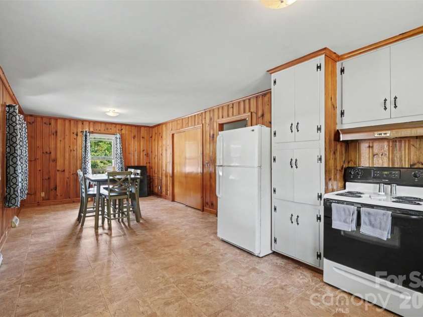 410 Airport Road, Kannapolis, NC 28081.  MLS# CAR4381676, YatesRealty ID 24804. 