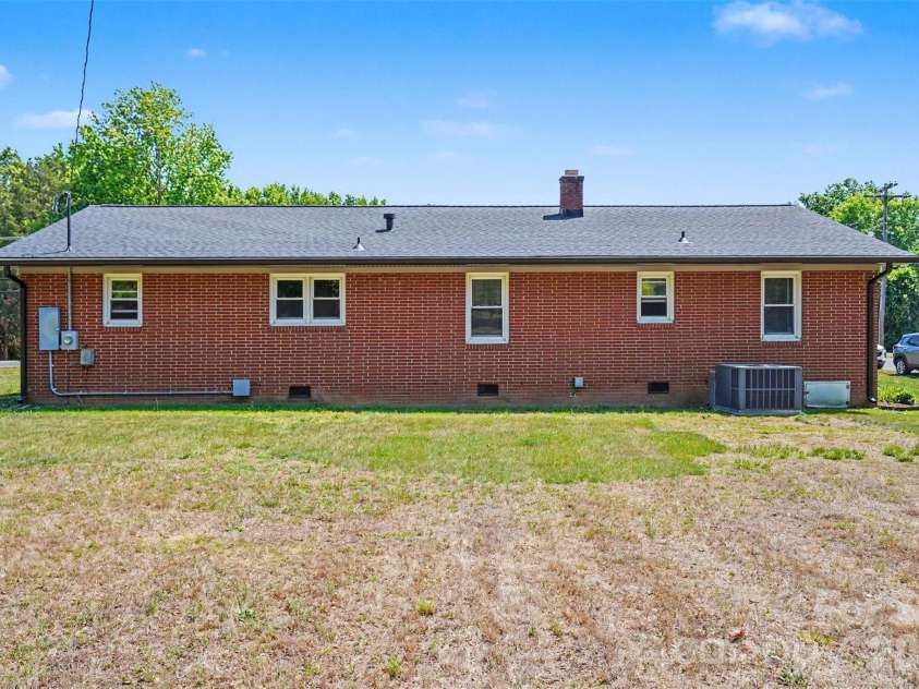 410 Airport Road, Kannapolis, NC 28081.  MLS# CAR4381676, YatesRealty ID 24804. 