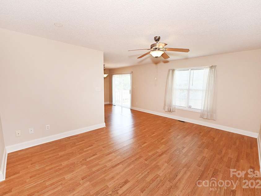 202 Pine Meadows Street, Hickory, NC 28601.  MLS# CAR4277664, YatesRealty ID 24805. 