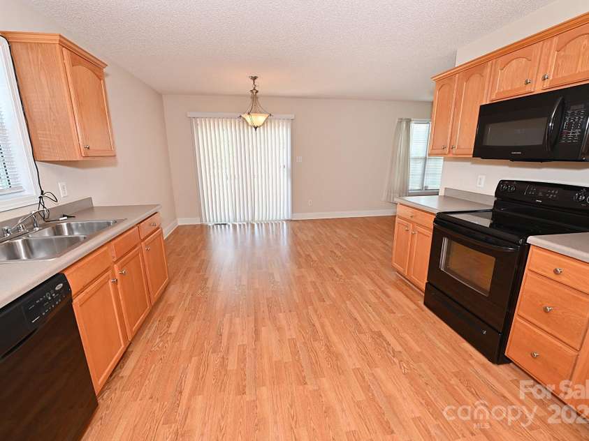 202 Pine Meadows Street, Hickory, NC 28601.  MLS# CAR4277664, YatesRealty ID 24805. 