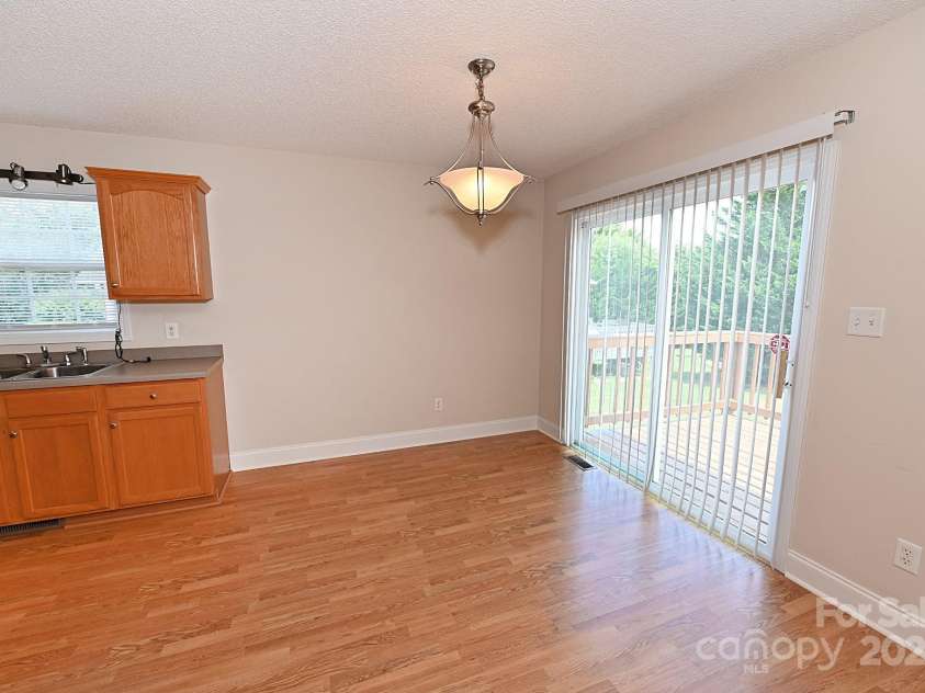 202 Pine Meadows Street, Hickory, NC 28601.  MLS# CAR4277664, YatesRealty ID 24805. 