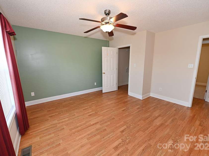 202 Pine Meadows Street, Hickory, NC 28601.  MLS# CAR4277664, YatesRealty ID 24805. 