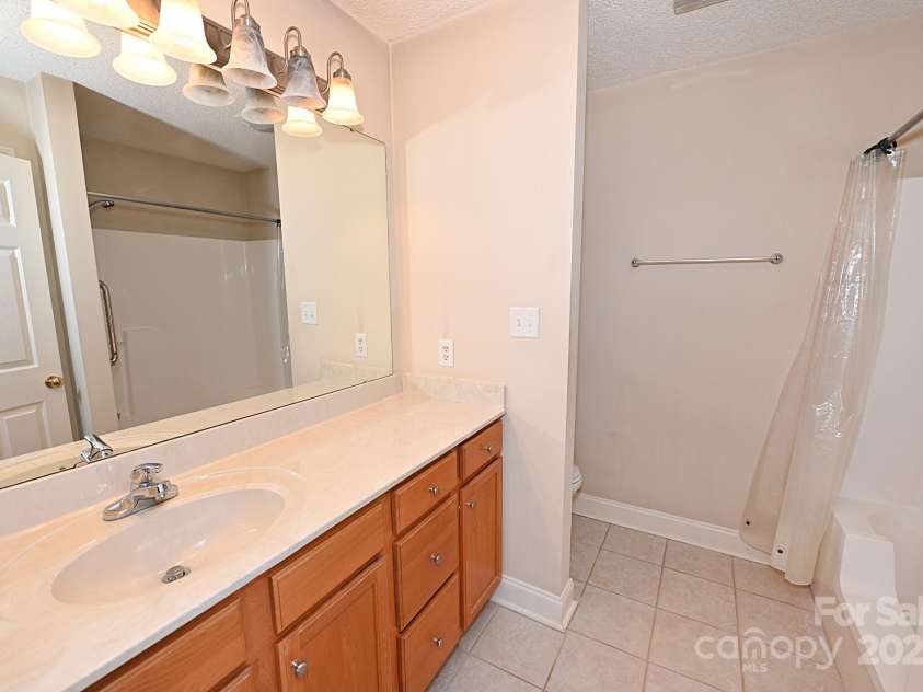 202 Pine Meadows Street, Hickory, NC 28601.  MLS# CAR4277664, YatesRealty ID 24805. 