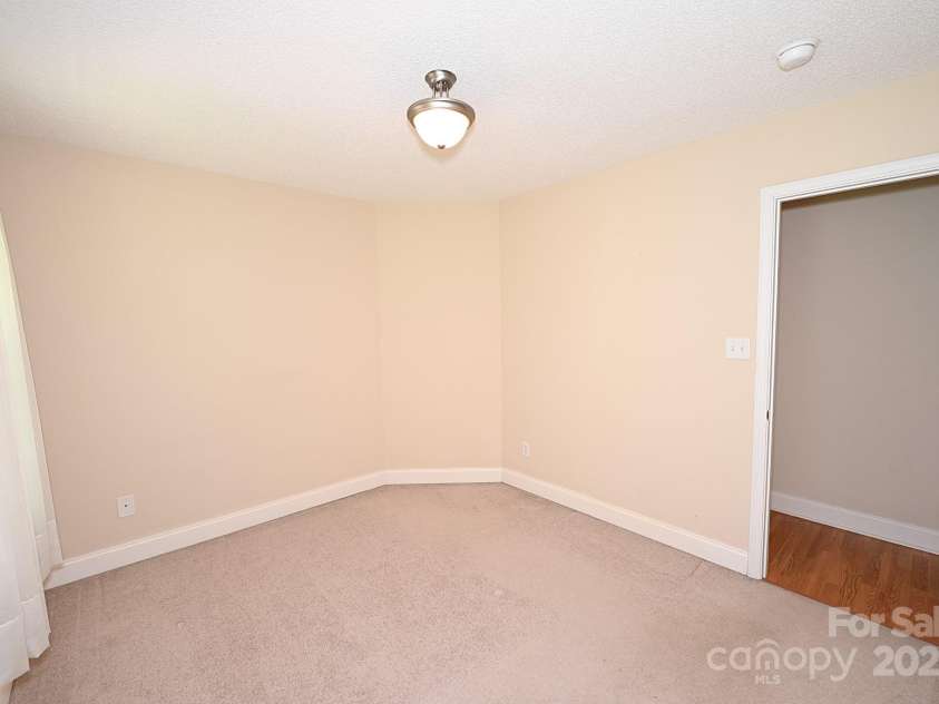 202 Pine Meadows Street, Hickory, NC 28601.  MLS# CAR4277664, YatesRealty ID 24805. 