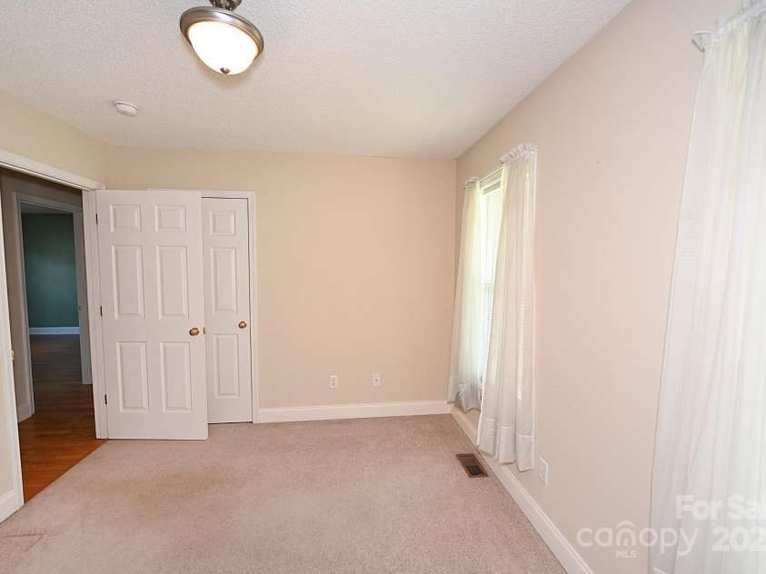 202 Pine Meadows Street, Hickory, NC 28601.  MLS# CAR4277664, YatesRealty ID 24805. 