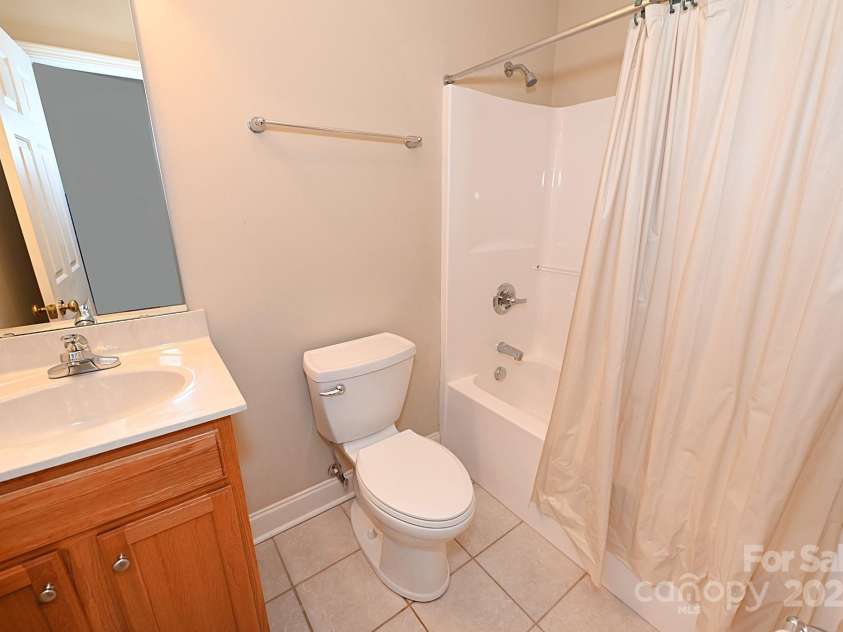 202 Pine Meadows Street, Hickory, NC 28601.  MLS# CAR4277664, YatesRealty ID 24805. 