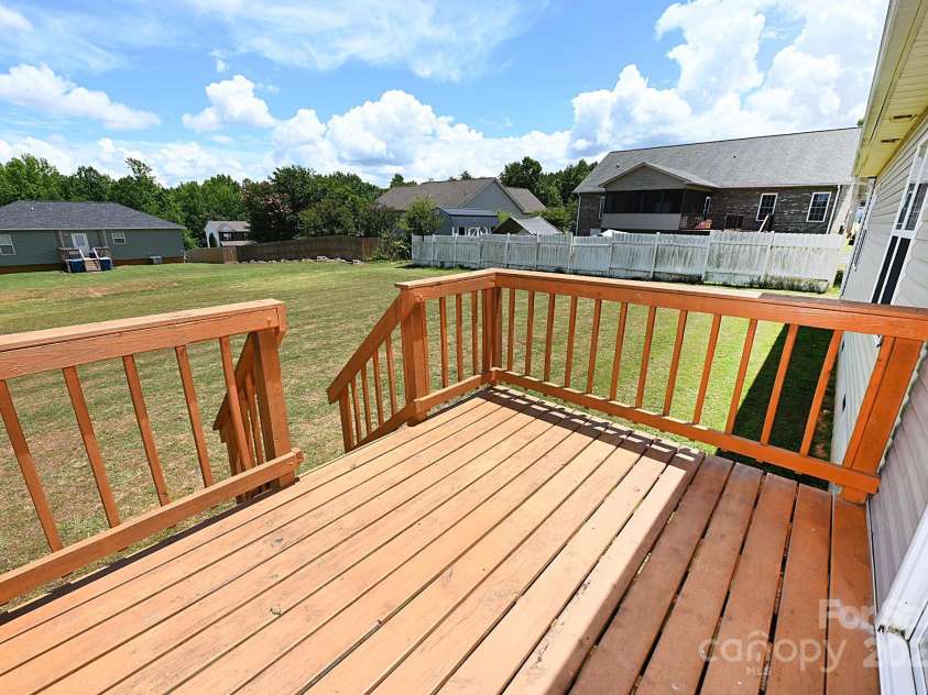 202 Pine Meadows Street, Hickory, NC 28601.  MLS# CAR4277664, YatesRealty ID 24805. 