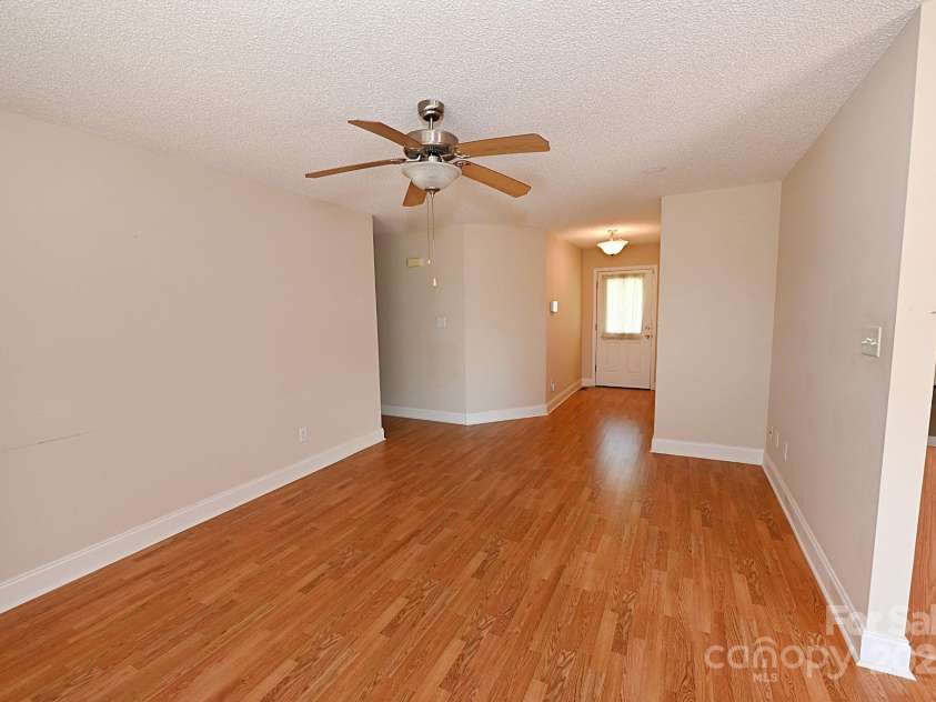 202 Pine Meadows Street, Hickory, NC 28601.  MLS# CAR4277664, YatesRealty ID 24805. 