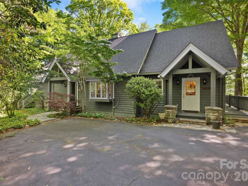 90 West Shore Drive, Lake Toxaway, NC 28747.  MLS# CAR4382886, YatesRealty ID 24805. 