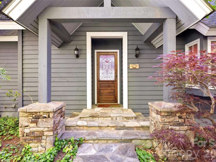 90 West Shore Drive, Lake Toxaway, NC 28747.  MLS# CAR4382886, YatesRealty ID 24805. 