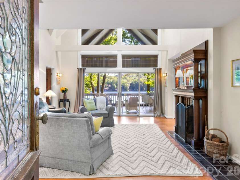 90 West Shore Drive, Lake Toxaway, NC 28747.  MLS# CAR4382886, YatesRealty ID 24805. 