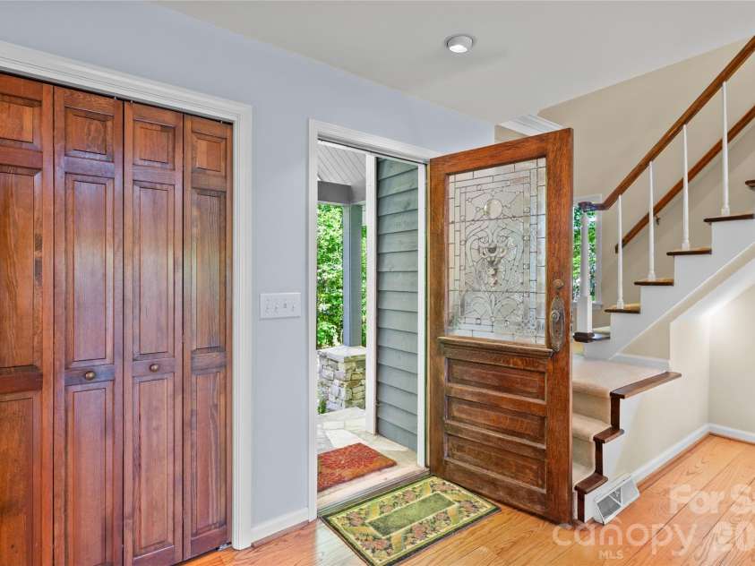 90 West Shore Drive, Lake Toxaway, NC 28747.  MLS# CAR4382886, YatesRealty ID 24805. 