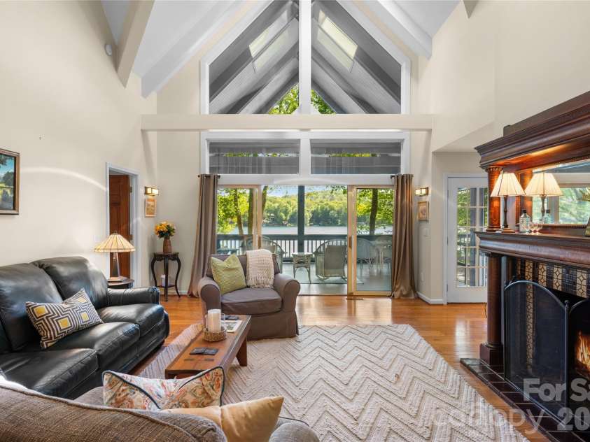 90 West Shore Drive, Lake Toxaway, NC 28747.  MLS# CAR4382886, YatesRealty ID 24805. 