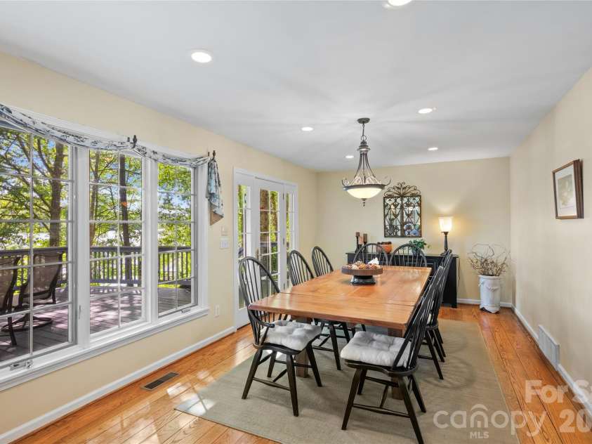 90 West Shore Drive, Lake Toxaway, NC 28747.  MLS# CAR4382886, YatesRealty ID 24805. 