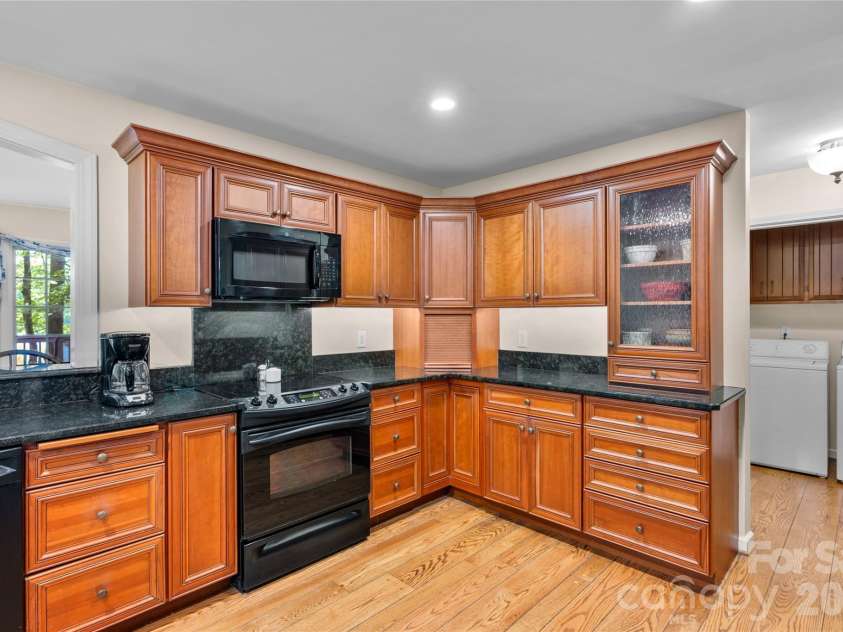 90 West Shore Drive, Lake Toxaway, NC 28747.  MLS# CAR4382886, YatesRealty ID 24805. 