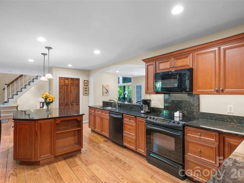 90 West Shore Drive, Lake Toxaway, NC 28747.  MLS# CAR4382886, YatesRealty ID 24805. 