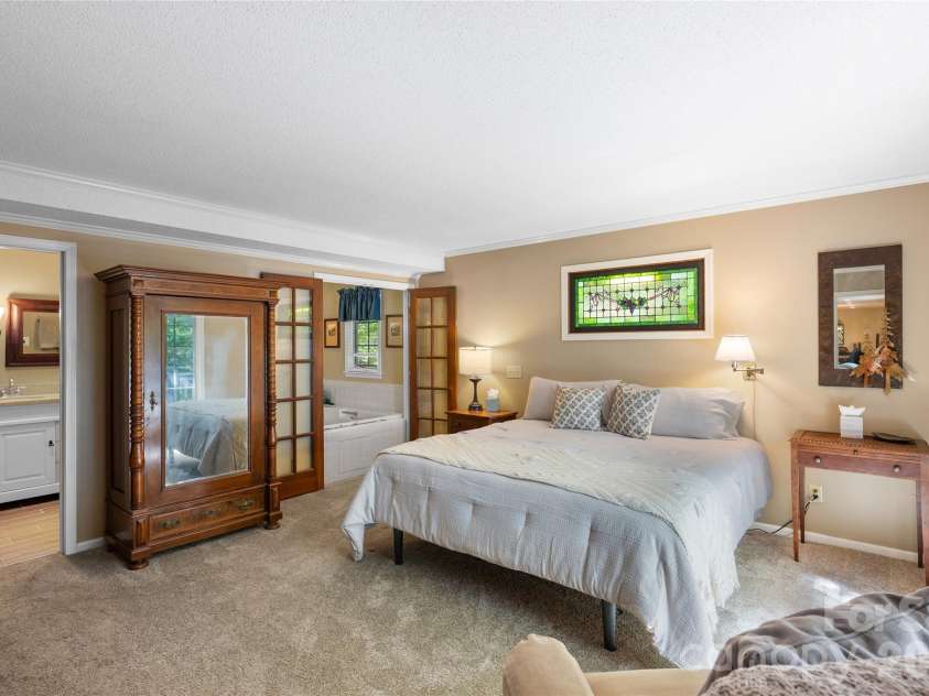 90 West Shore Drive, Lake Toxaway, NC 28747.  MLS# CAR4382886, YatesRealty ID 24805. 