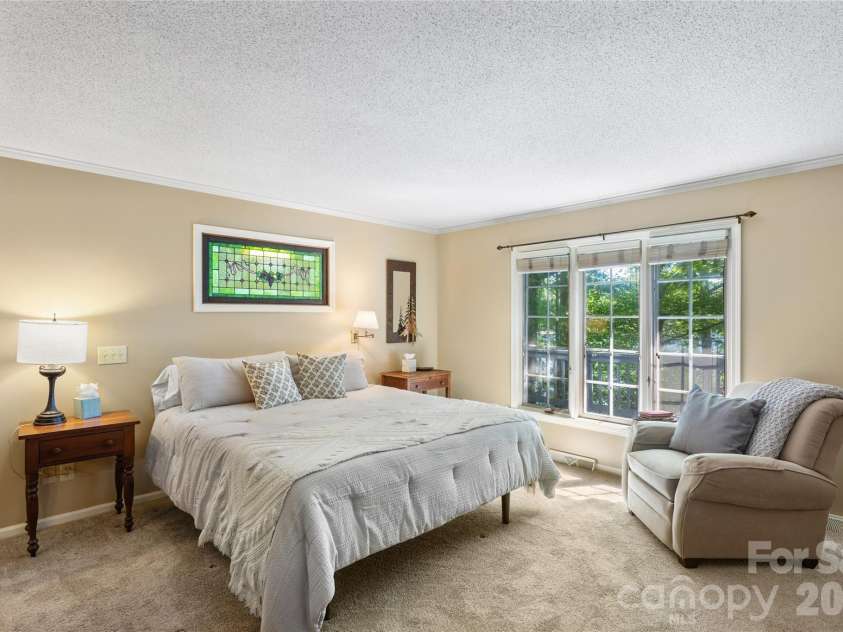 90 West Shore Drive, Lake Toxaway, NC 28747.  MLS# CAR4382886, YatesRealty ID 24805. 
