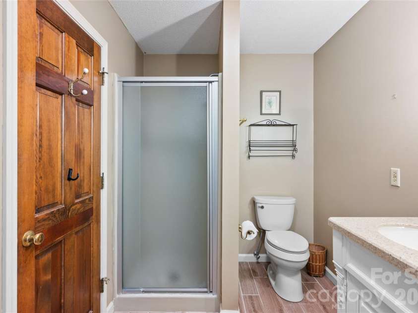 90 West Shore Drive, Lake Toxaway, NC 28747.  MLS# CAR4382886, YatesRealty ID 24805. 