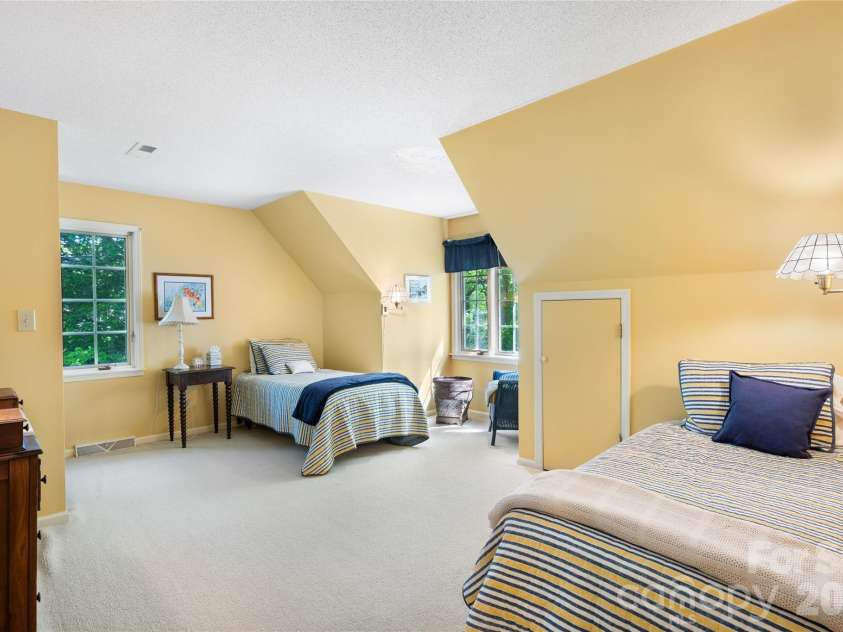 90 West Shore Drive, Lake Toxaway, NC 28747.  MLS# CAR4382886, YatesRealty ID 24805. 