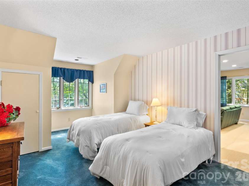 90 West Shore Drive, Lake Toxaway, NC 28747.  MLS# CAR4382886, YatesRealty ID 24805. 