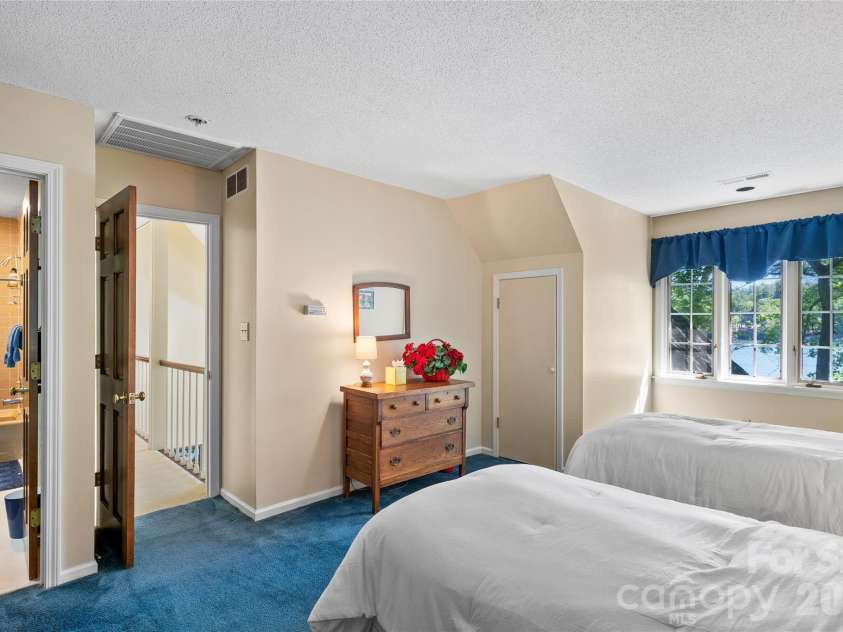 90 West Shore Drive, Lake Toxaway, NC 28747.  MLS# CAR4382886, YatesRealty ID 24805. 