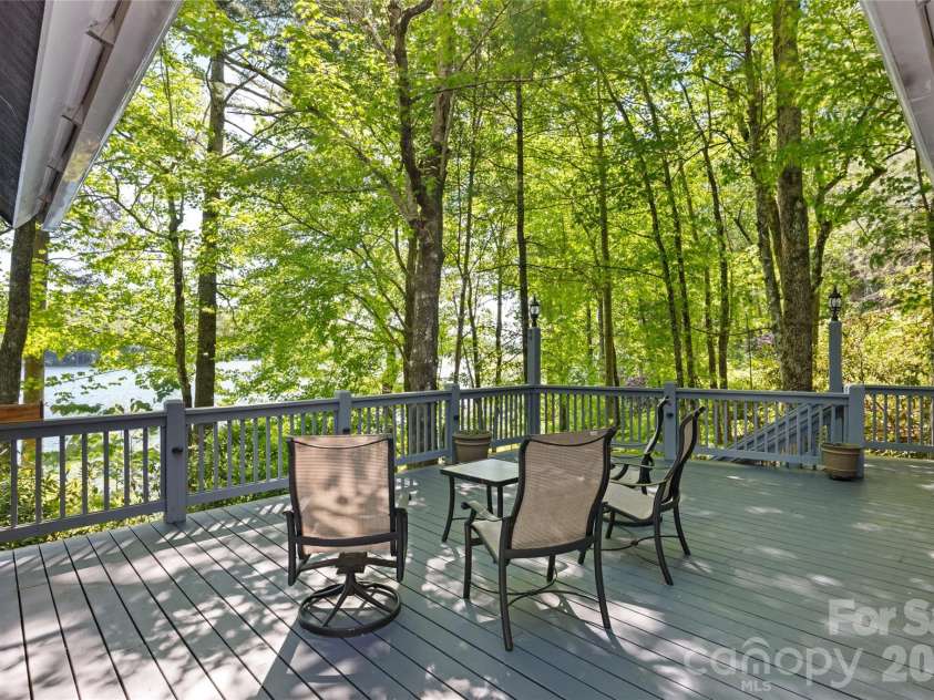 90 West Shore Drive, Lake Toxaway, NC 28747.  MLS# CAR4382886, YatesRealty ID 24805. 
