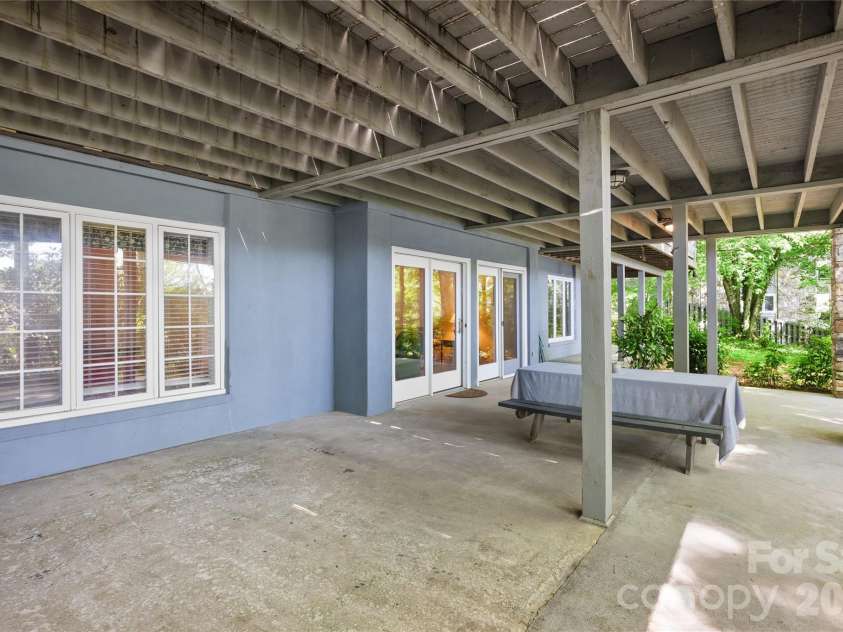 90 West Shore Drive, Lake Toxaway, NC 28747.  MLS# CAR4382886, YatesRealty ID 24805. 
