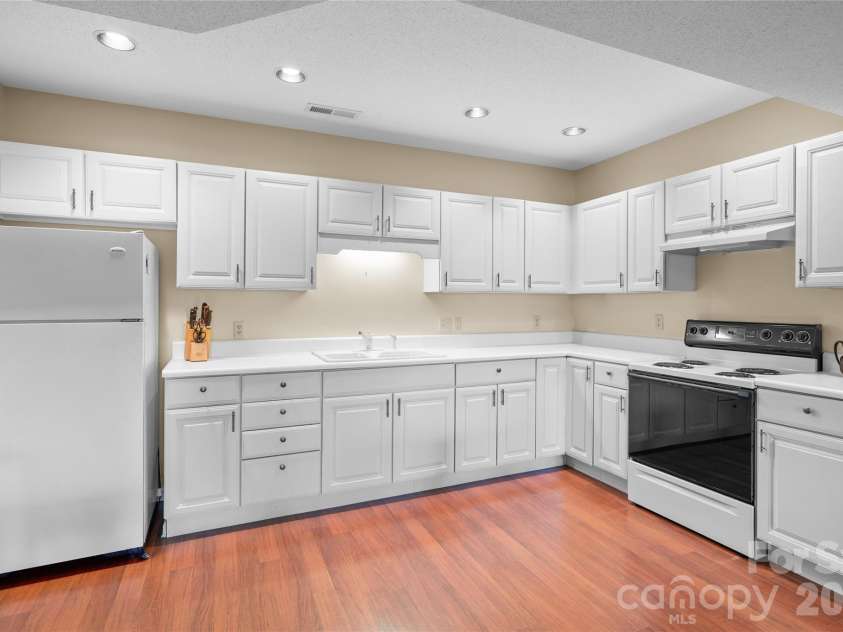 90 West Shore Drive, Lake Toxaway, NC 28747.  MLS# CAR4382886, YatesRealty ID 24805. 