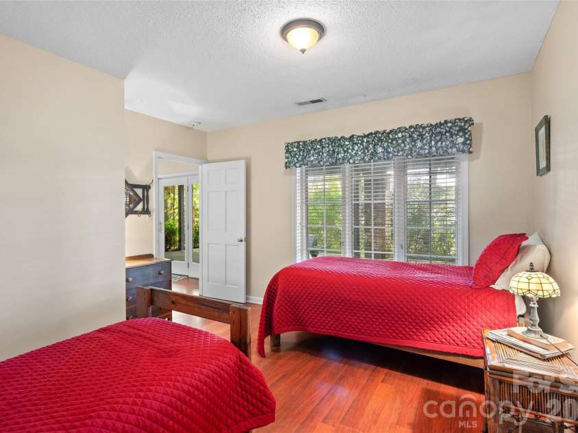 90 West Shore Drive, Lake Toxaway, NC 28747.  MLS# CAR4382886, YatesRealty ID 24805. 