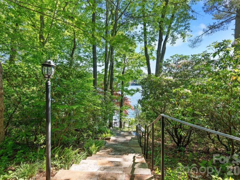 90 West Shore Drive, Lake Toxaway, NC 28747.  MLS# CAR4382886, YatesRealty ID 24805. 