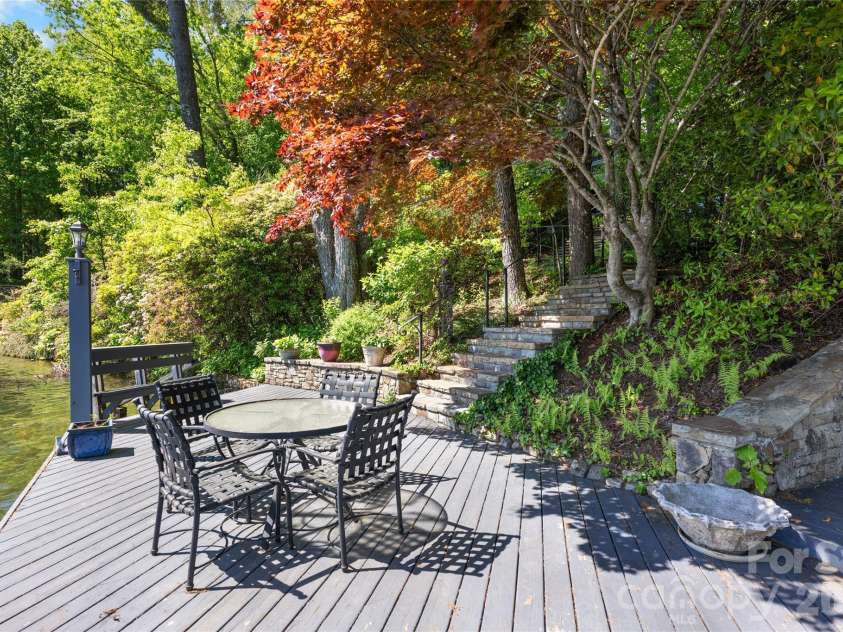 90 West Shore Drive, Lake Toxaway, NC 28747.  MLS# CAR4382886, YatesRealty ID 24805. 