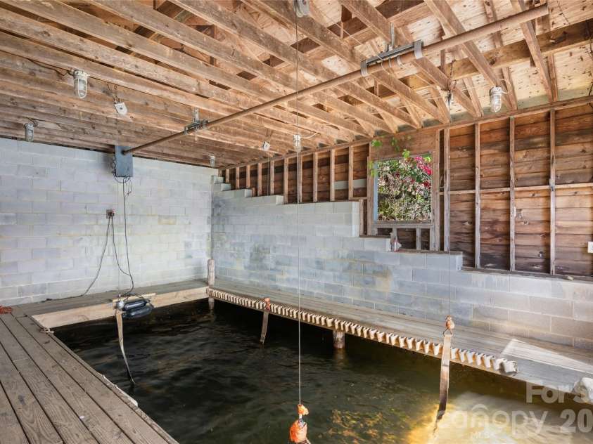 90 West Shore Drive, Lake Toxaway, NC 28747.  MLS# CAR4382886, YatesRealty ID 24805. 