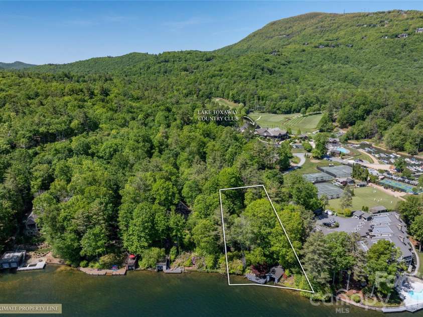 90 West Shore Drive, Lake Toxaway, NC 28747.  MLS# CAR4382886, YatesRealty ID 24805. 
