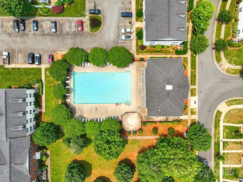 1134 Plaza Walk Drive, Charlotte, NC 28215.  MLS# CAR4267579, YatesRealty ID 24807. Enjoy the community clubhouse and pool