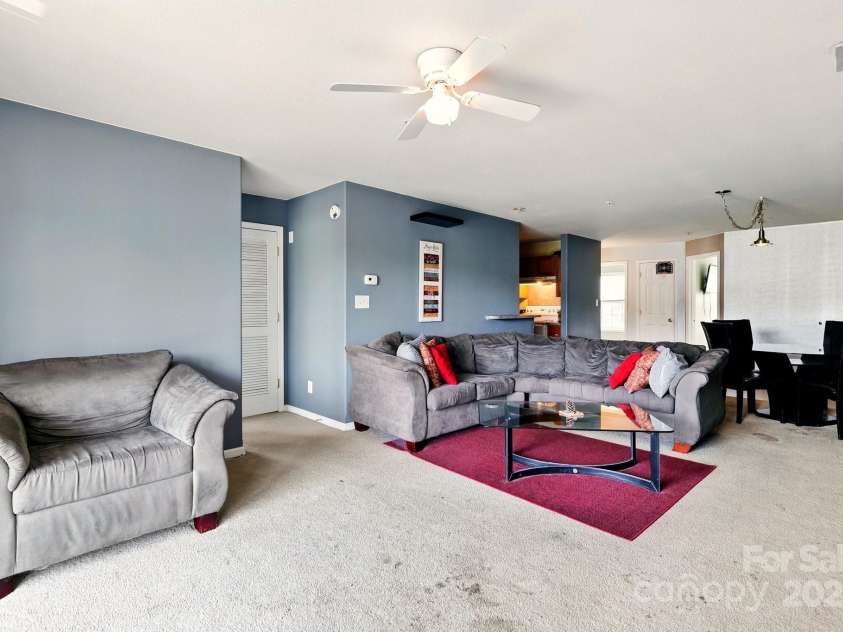 1134 Plaza Walk Drive, Charlotte, NC 28215.  MLS# CAR4267579, YatesRealty ID 24807. Open floor plan